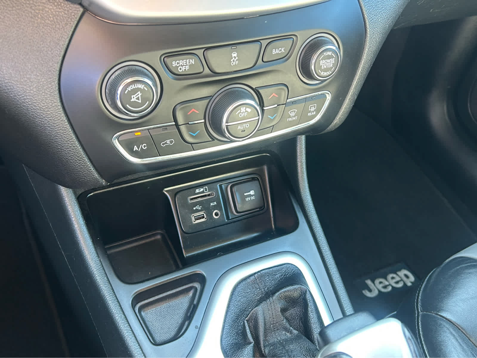 Used 2014 Jeep Cherokee Limited FWD image 41