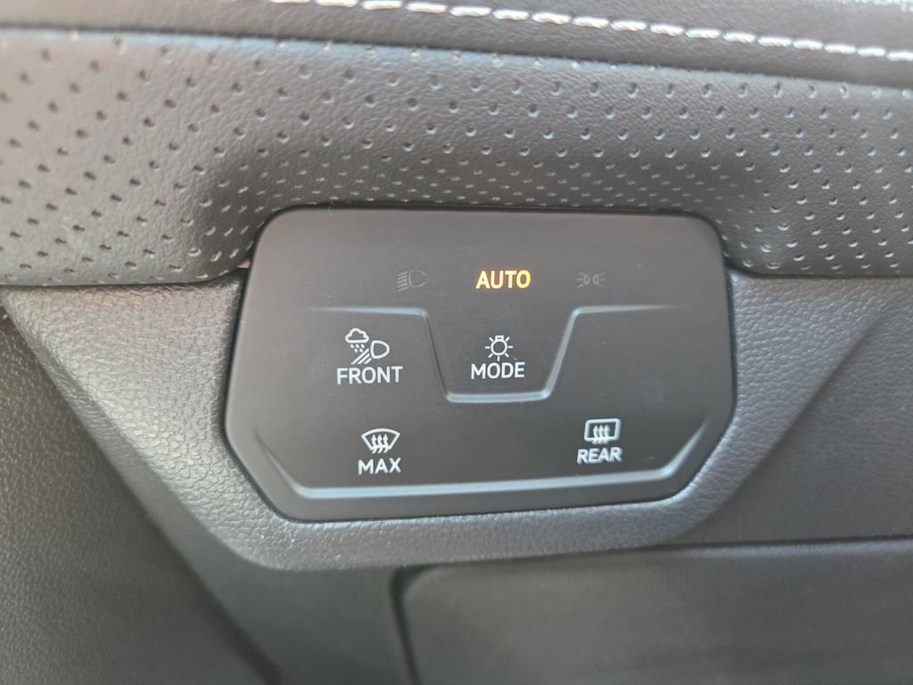 Certified 2025 Volkswagen Atlas SE FWD image 12