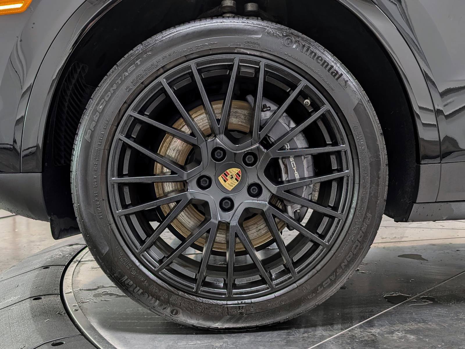 Used 2022 Porsche Cayenne Platinum Edition w/ Premium Package image 12