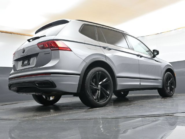 Used 2024 Volkswagen Tiguan SE R-Line AWD/4WD image 34