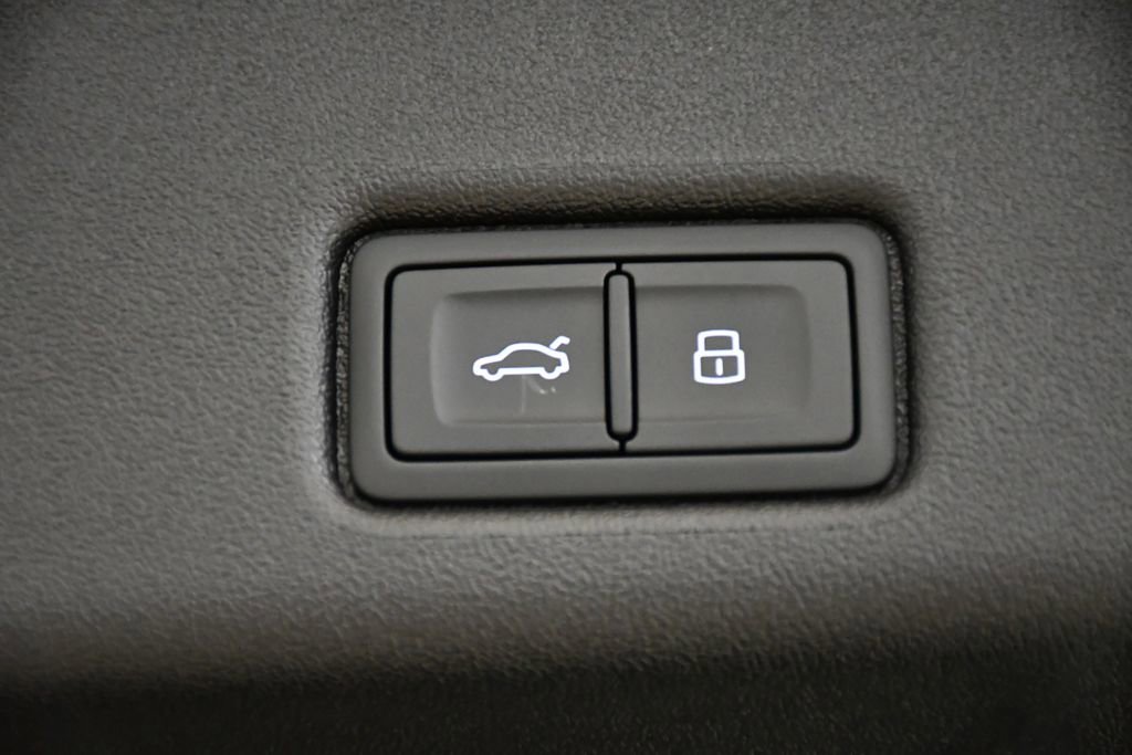 Used 2025 Audi Q5 Premium w/ Convenience Package image 55