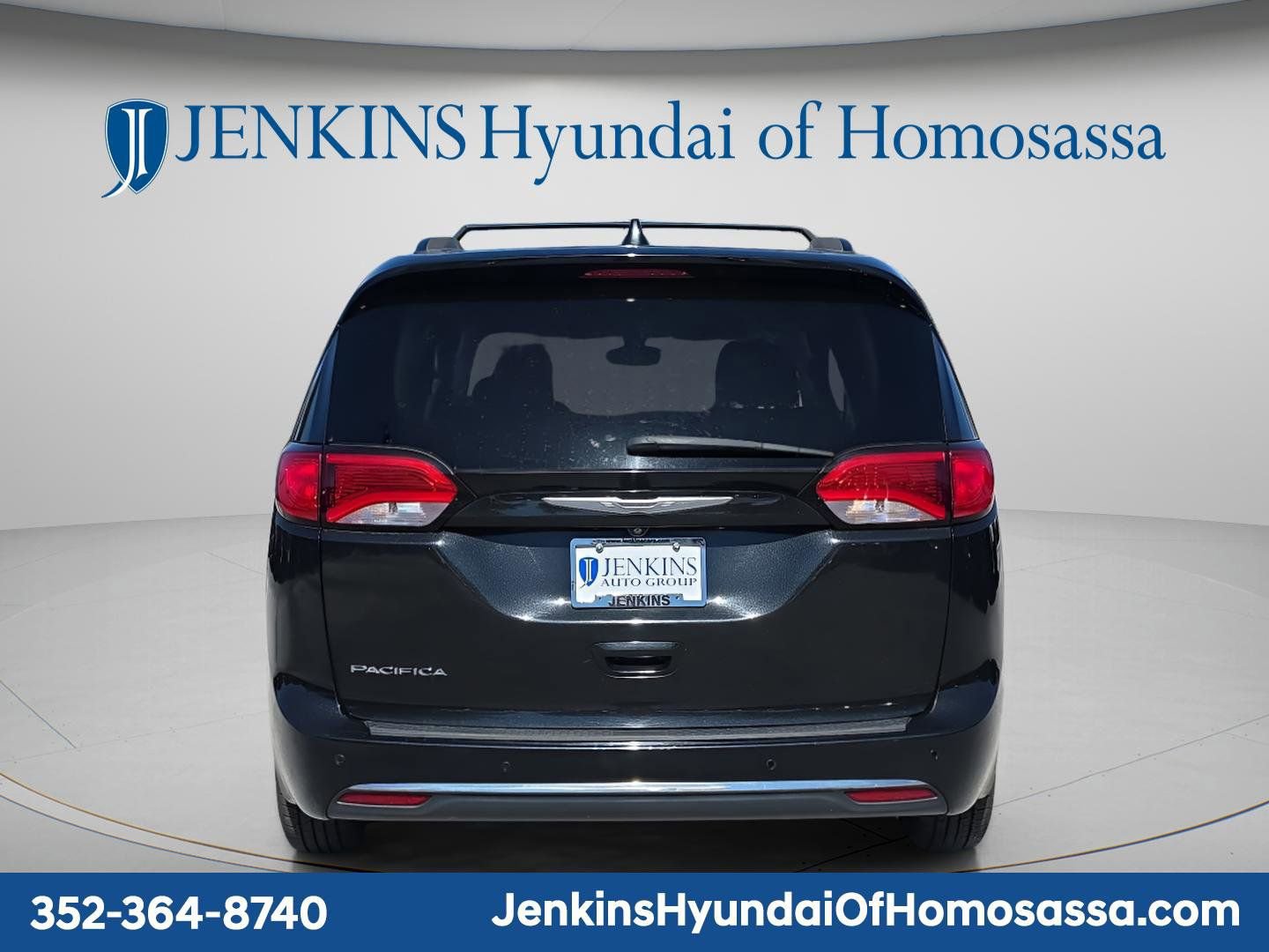 Used 2017 Chrysler Pacifica Touring-L image 3