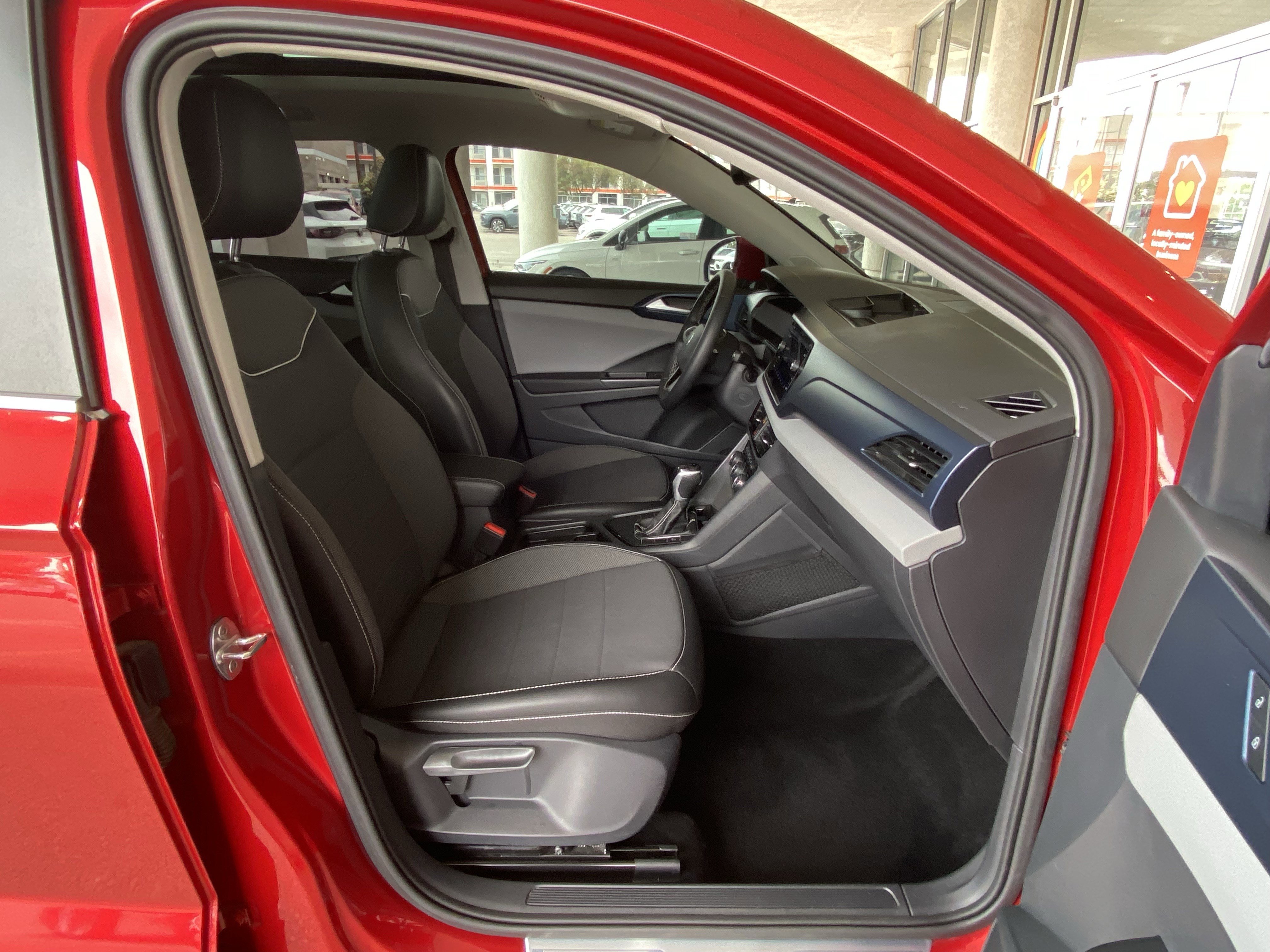 Used 2023 Volkswagen Taos SE w/ Panoramic Sunroof Package image 30
