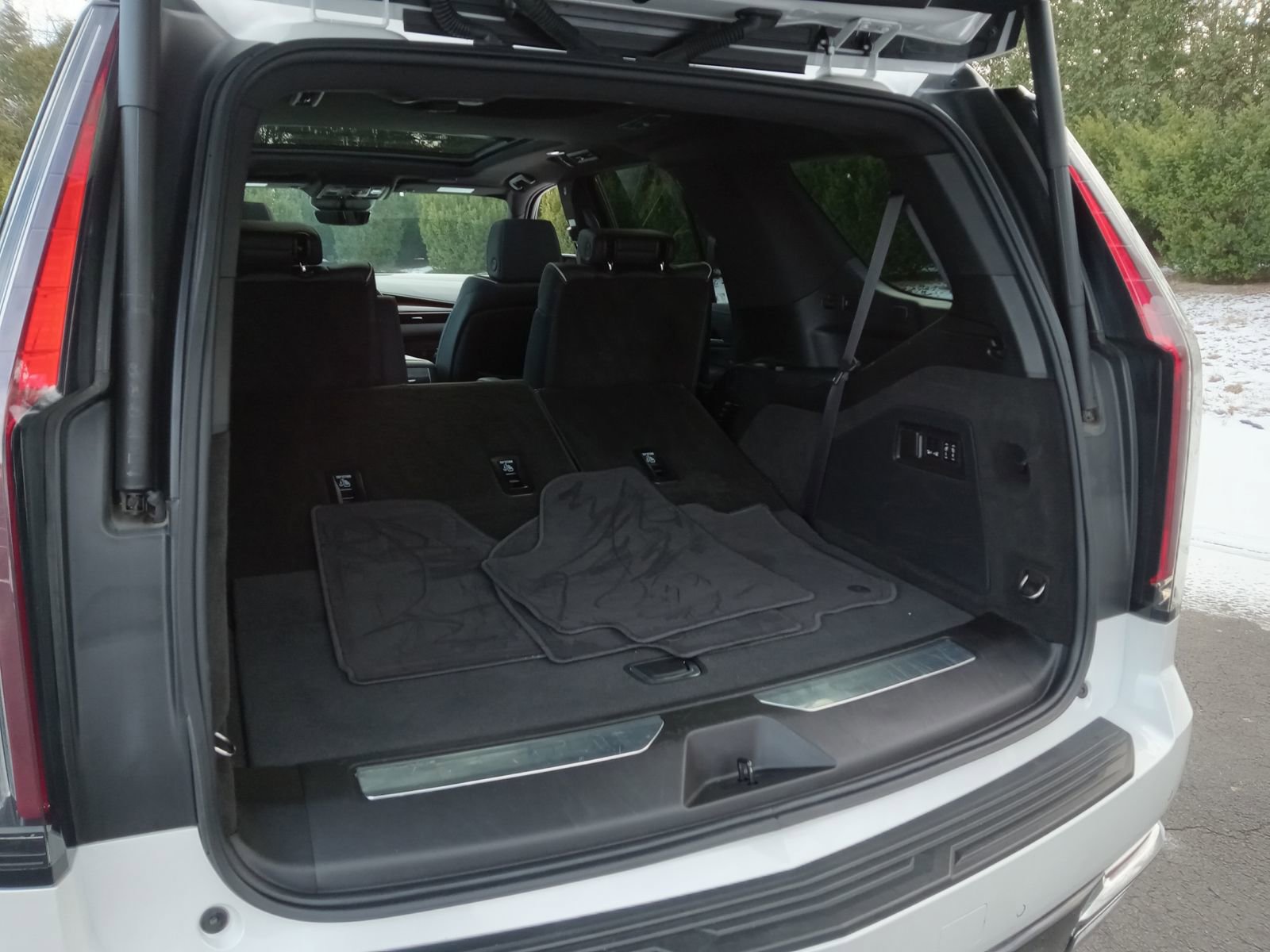 Certified 2024 Cadillac Escalade Premium Luxury image 27