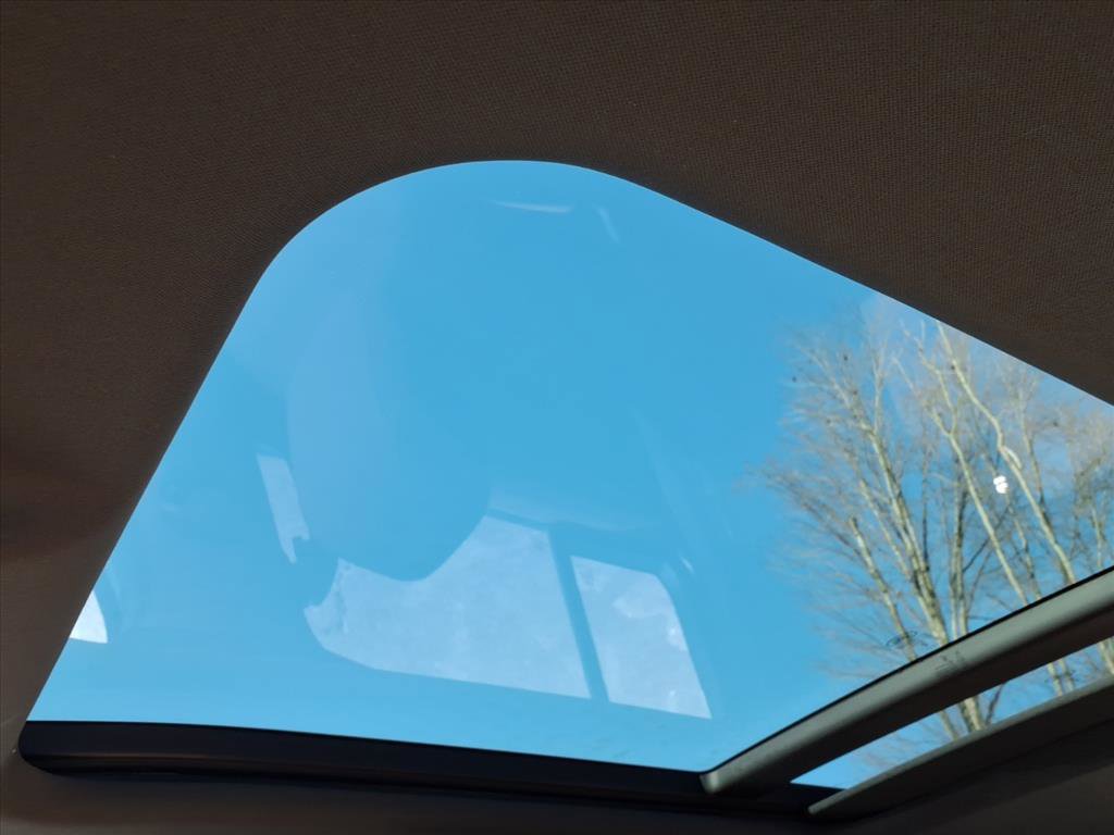 New 2026 Land Rover Defender 110 X-Dynamic SE image 18