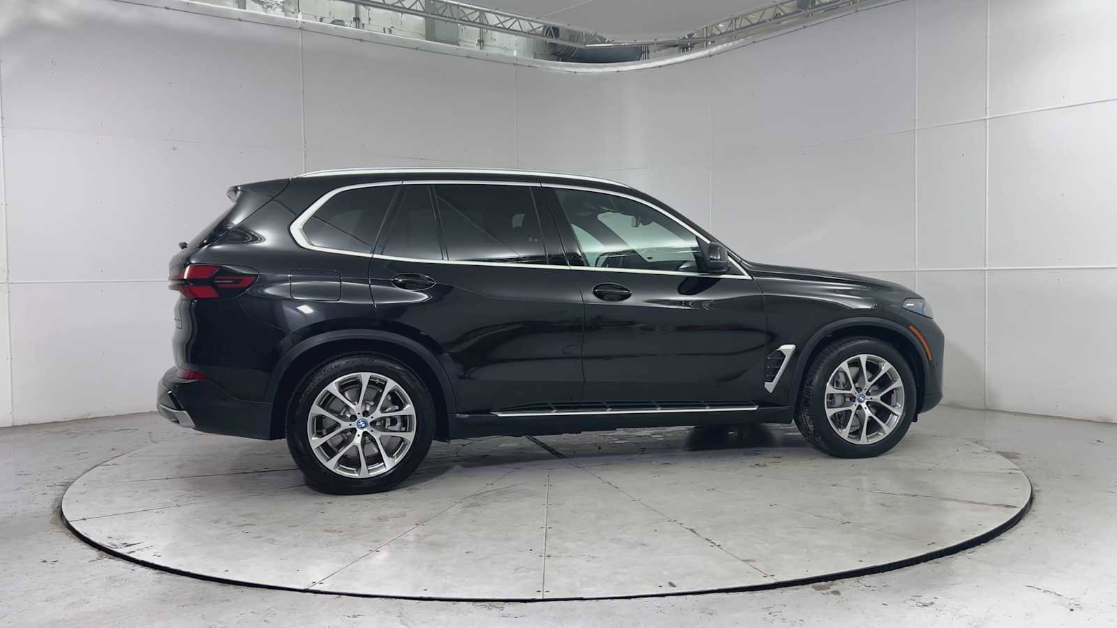 Used 2025 BMW X5 xDrive50e image 9