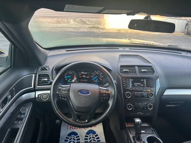 Used 2017 Ford Explorer XLT AWD/4WD image 17