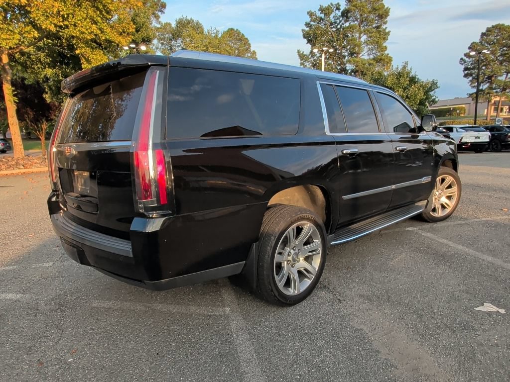 Used 2016 Cadillac Escalade ESV Luxury AWD/4WD image 3