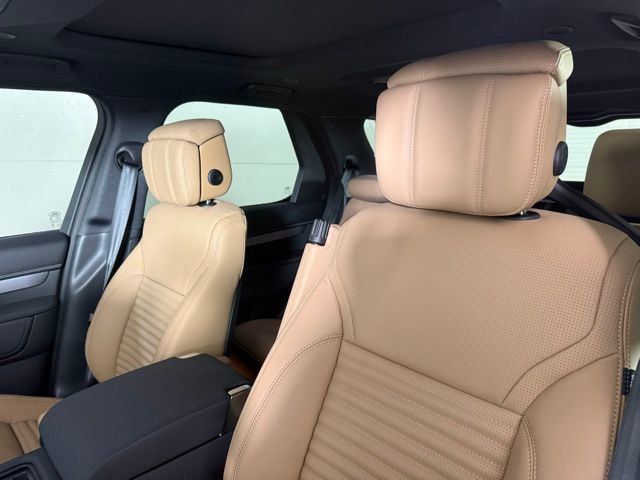 New 2026 Land Rover Discovery Limited Edition image 5