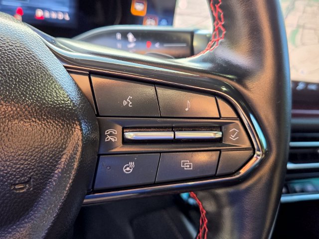 Used 2025 Chevrolet Traverse RS FWD image 27