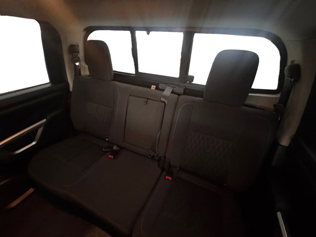 Used 2017 Nissan Titan SV image 14