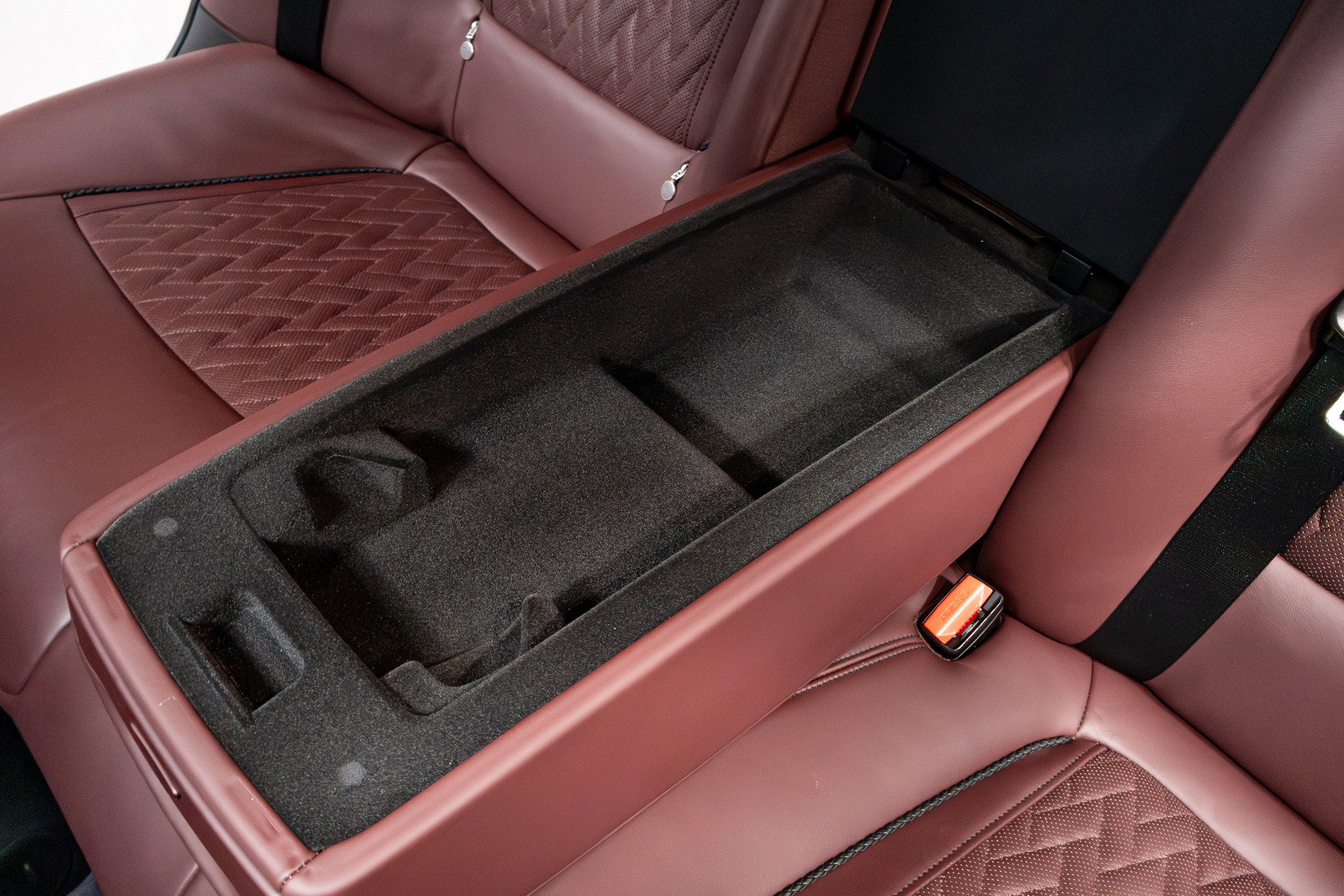 Used 2020 BMW 750i xDrive w/ Executive Package image 24