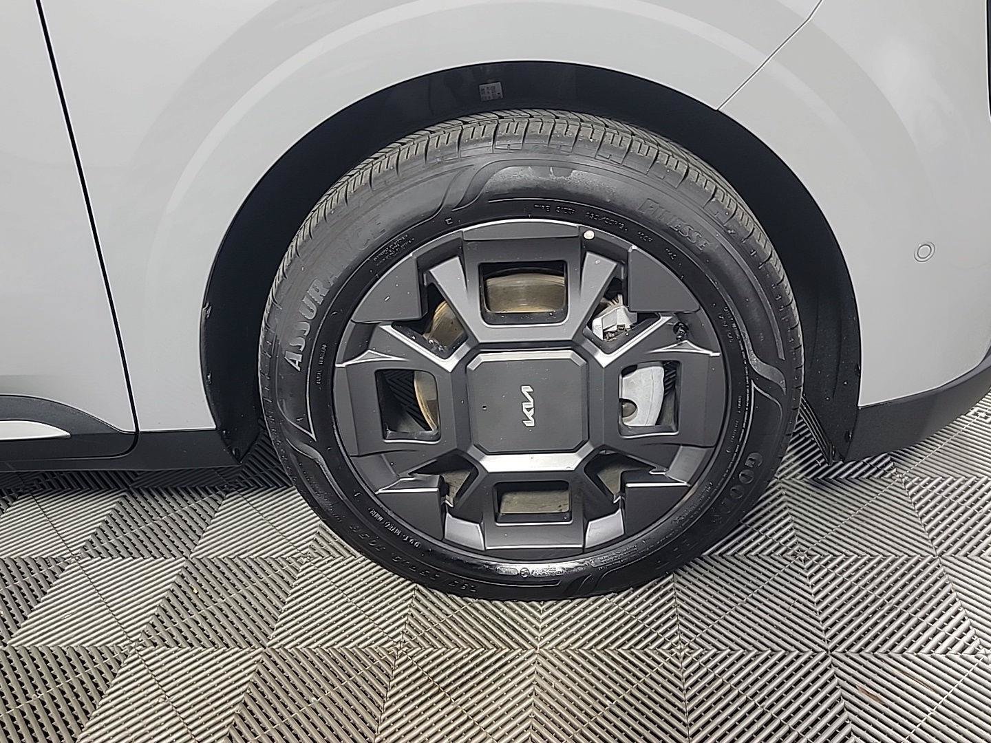Used 2026 Kia Carnival SX FWD image 3