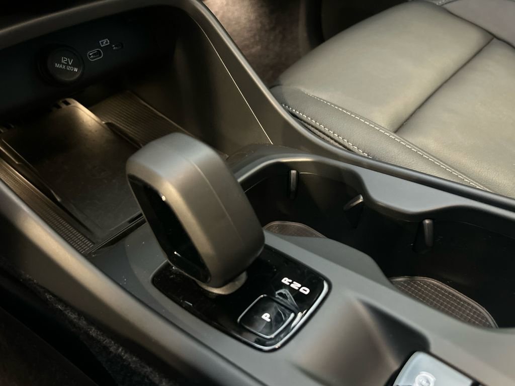 Used 2026 Volvo XC40 B5 Core w/ Climate Package image 19