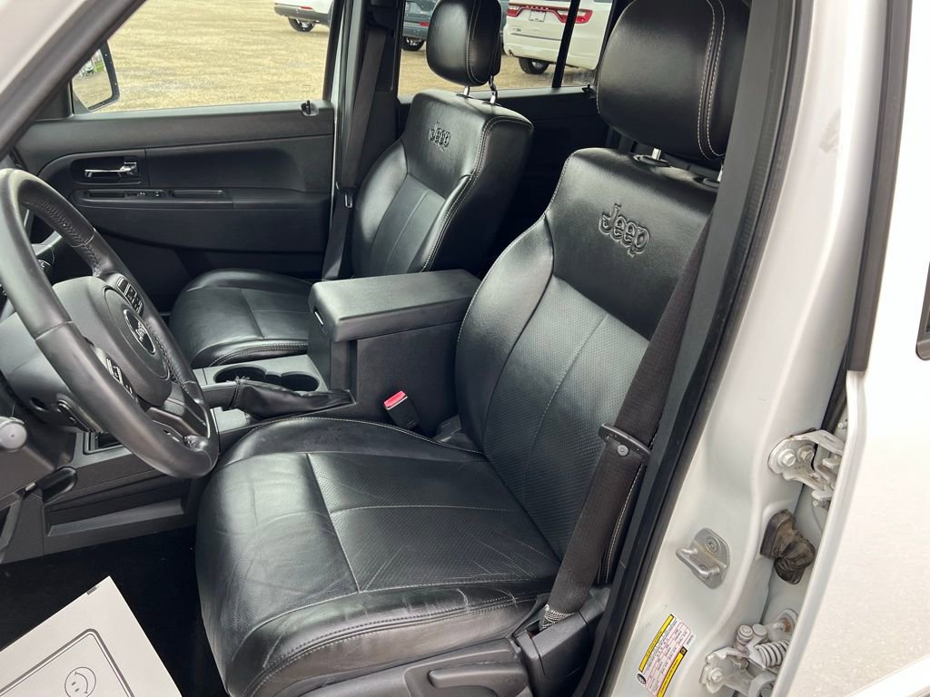 Used 2012 Jeep Liberty Sport image 28
