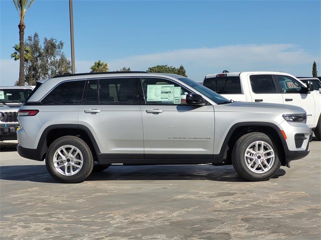 New 2025 Jeep Grand Cherokee Laredo X w/ Luxury Tech Group I image 3
