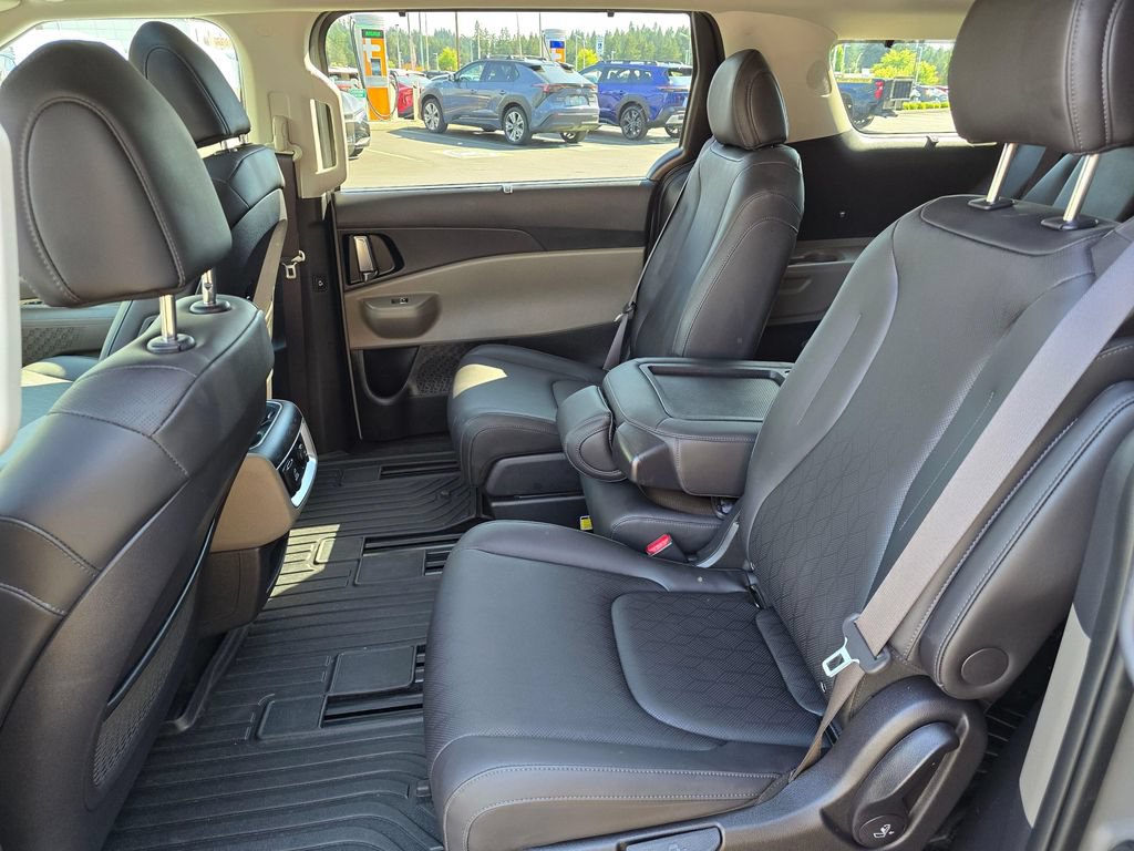 Certified 2025 Kia Carnival SX FWD image 9