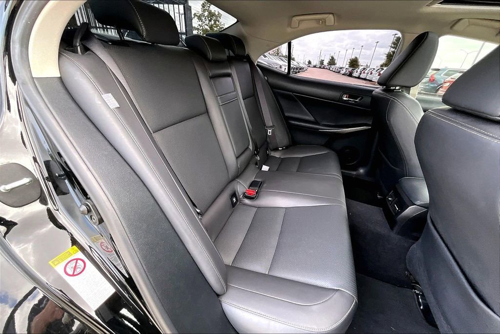 Used 2016 Lexus IS 200t image 33