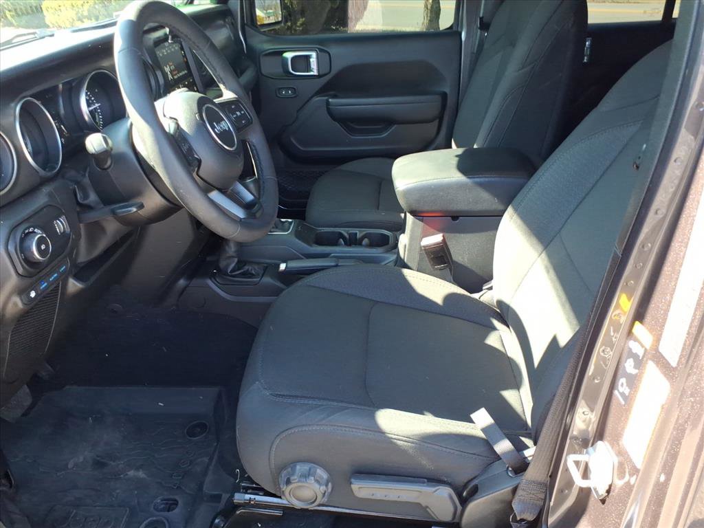 Used 2023 Jeep Wrangler Unlimited w/ Cold Weather Group AWD/4WD image 5