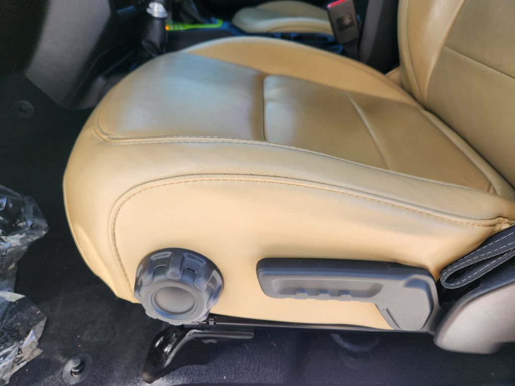 Used 2018 Jeep Wrangler Unlimited Sahara AWD/4WD image 15