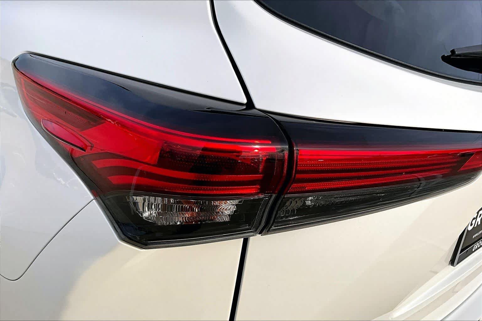 Used 2020 Toyota Highlander XLE FWD image 29