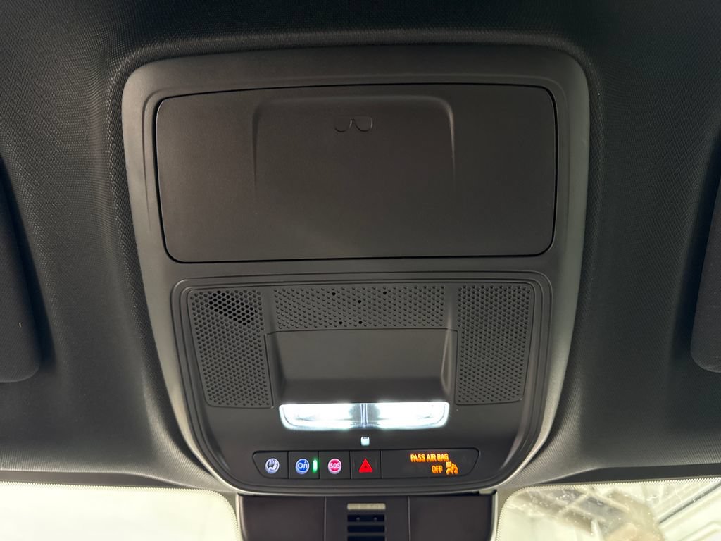 New 2026 Chevrolet Traverse LT w/ Midnight/Sport Edition FWD image 23