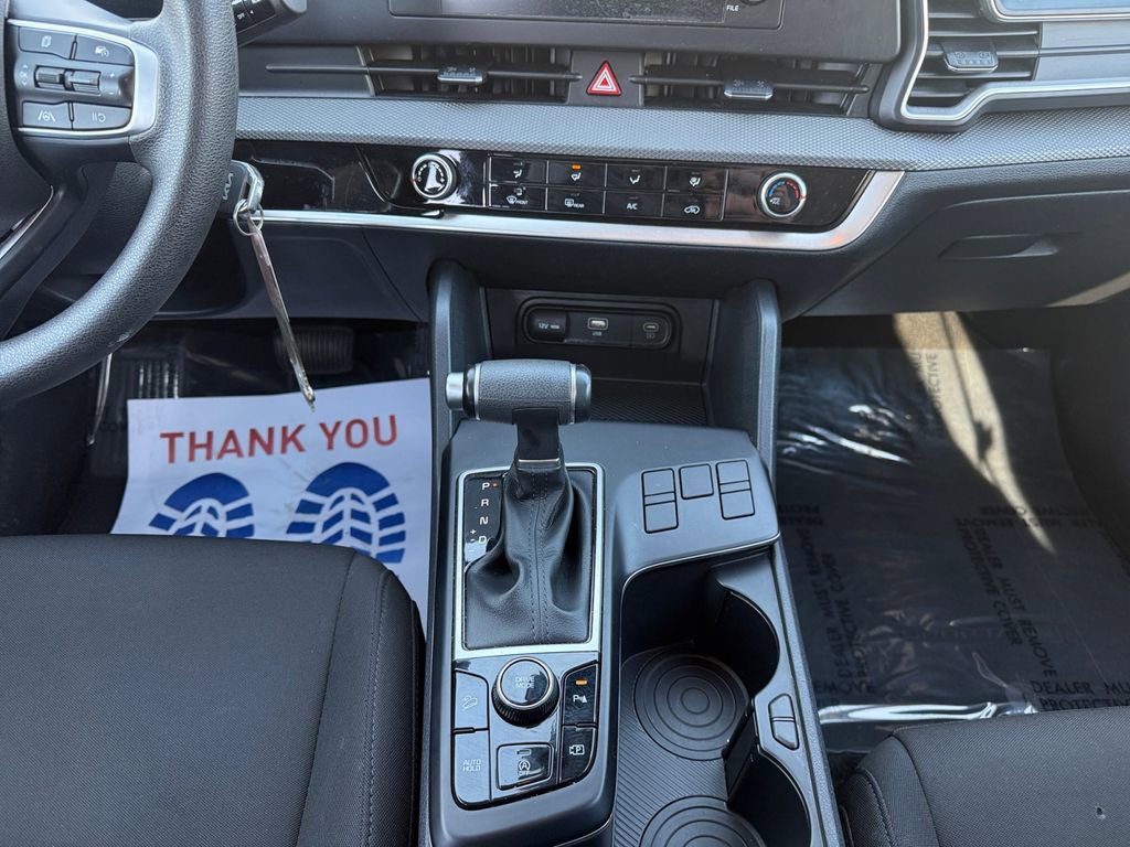 Used 2024 Kia Sportage LX image 11