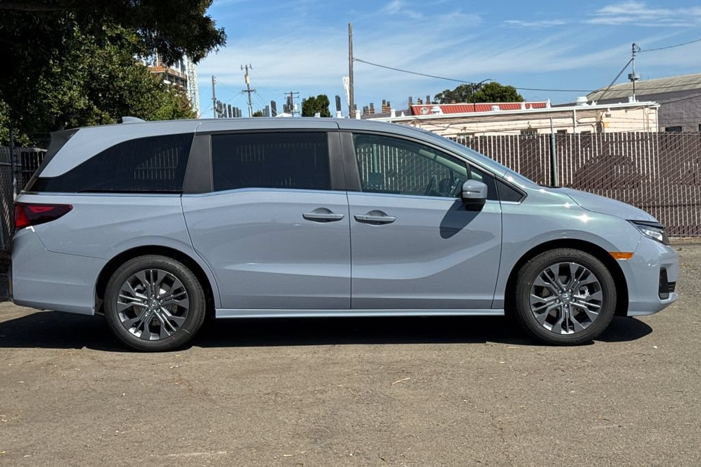 New 2026 Honda Odyssey Touring image 3