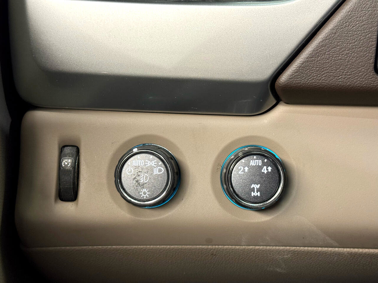 Used 2016 Chevrolet Suburban LTZ image 26