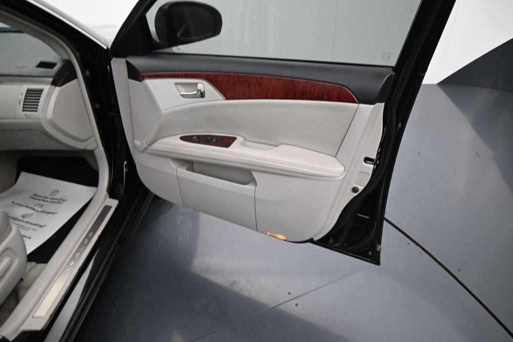 Used 2011 Toyota Avalon Limited FWD image 12
