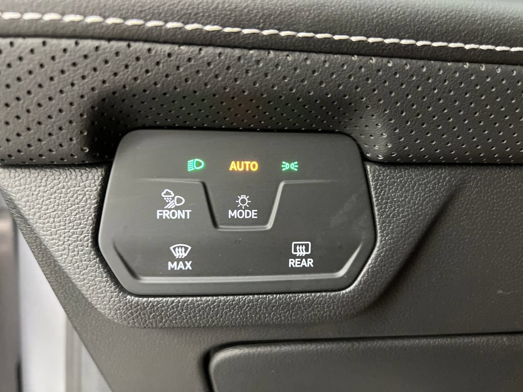 Used 2025 Volkswagen Atlas SE FWD image 50