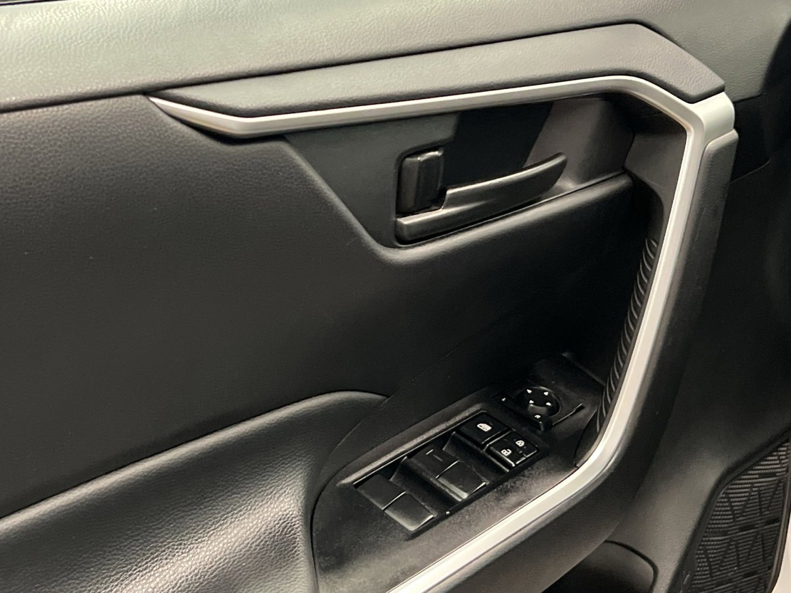 Used 2024 Toyota RAV4 LE image 13