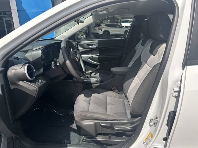 Used 2025 Chevrolet Trax LS FWD image 30