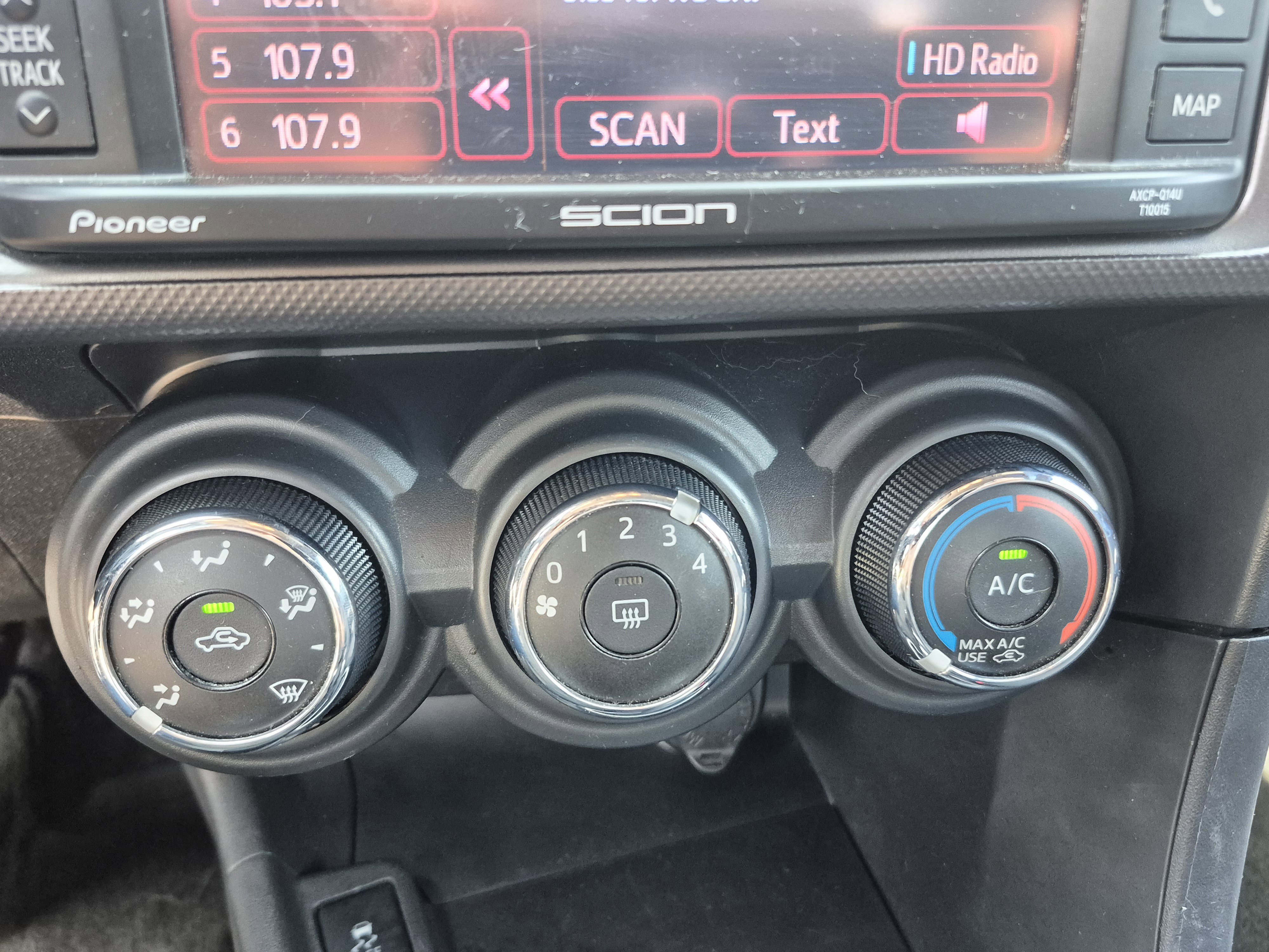Used 2015 Scion tC FWD image 29