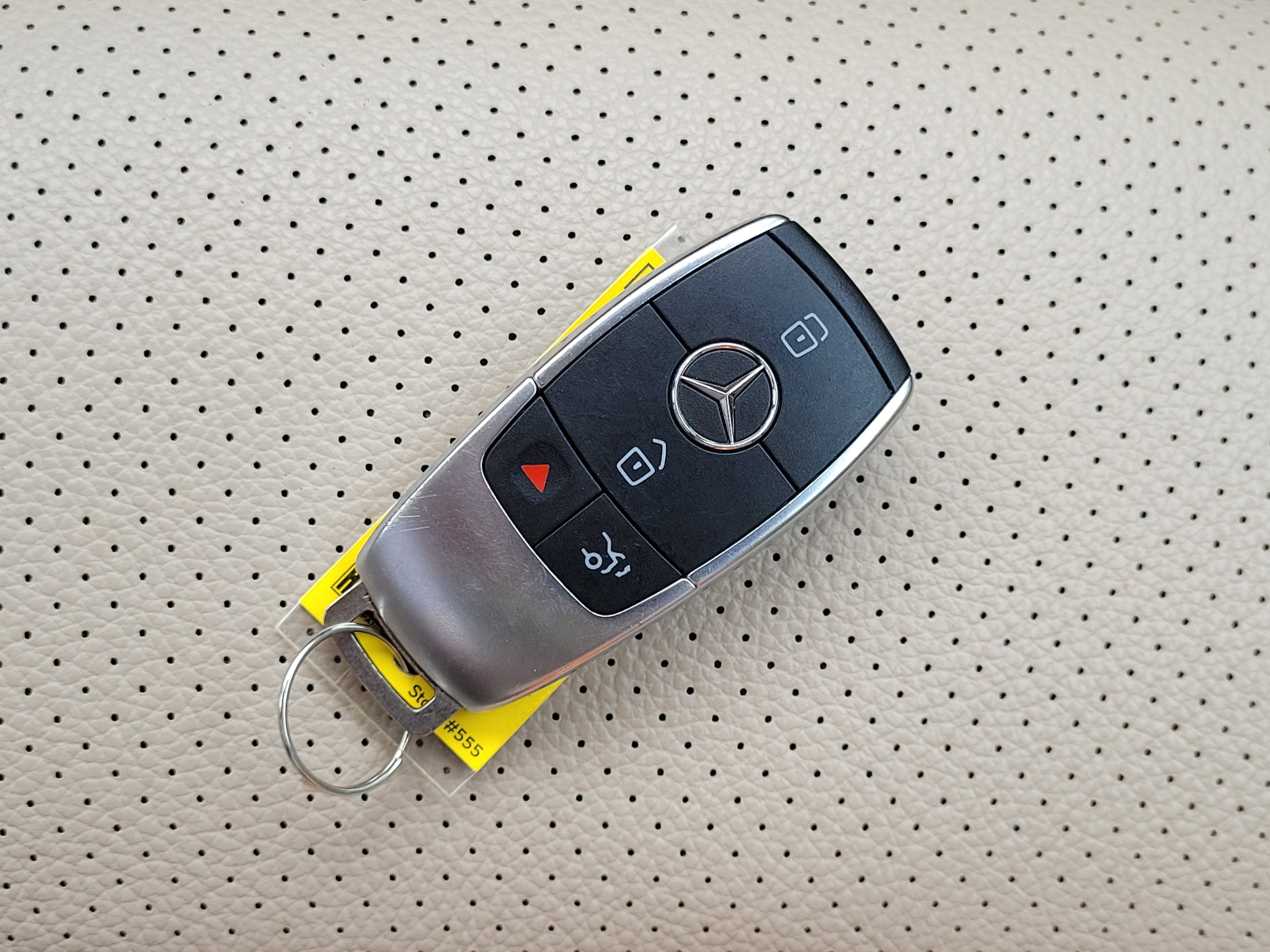 Used 2021 Mercedes-Benz GLC 300 4MATIC image 11