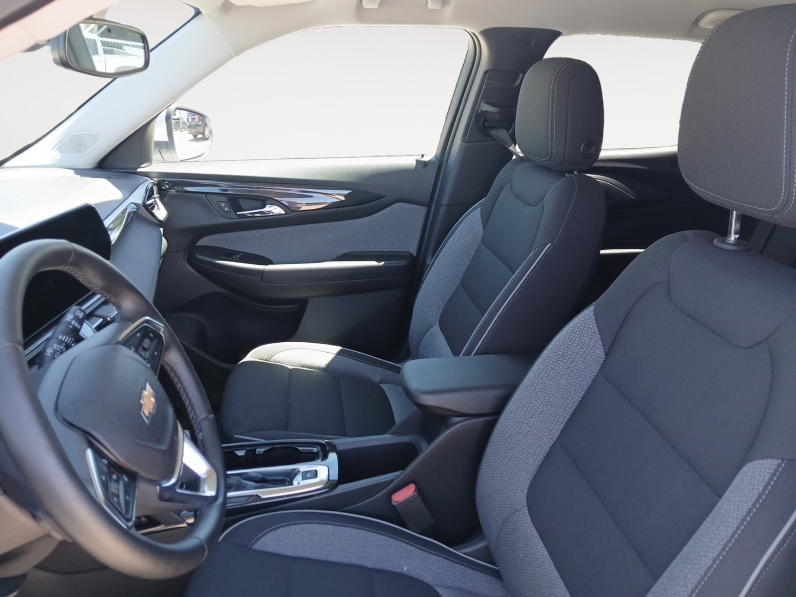 Used 2025 Chevrolet TrailBlazer LT w/ Convenience Package FWD image 9