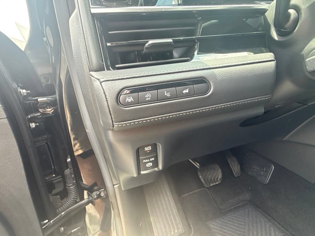 Used 2025 INFINITI QX80 Sensory AWD/4WD image 16