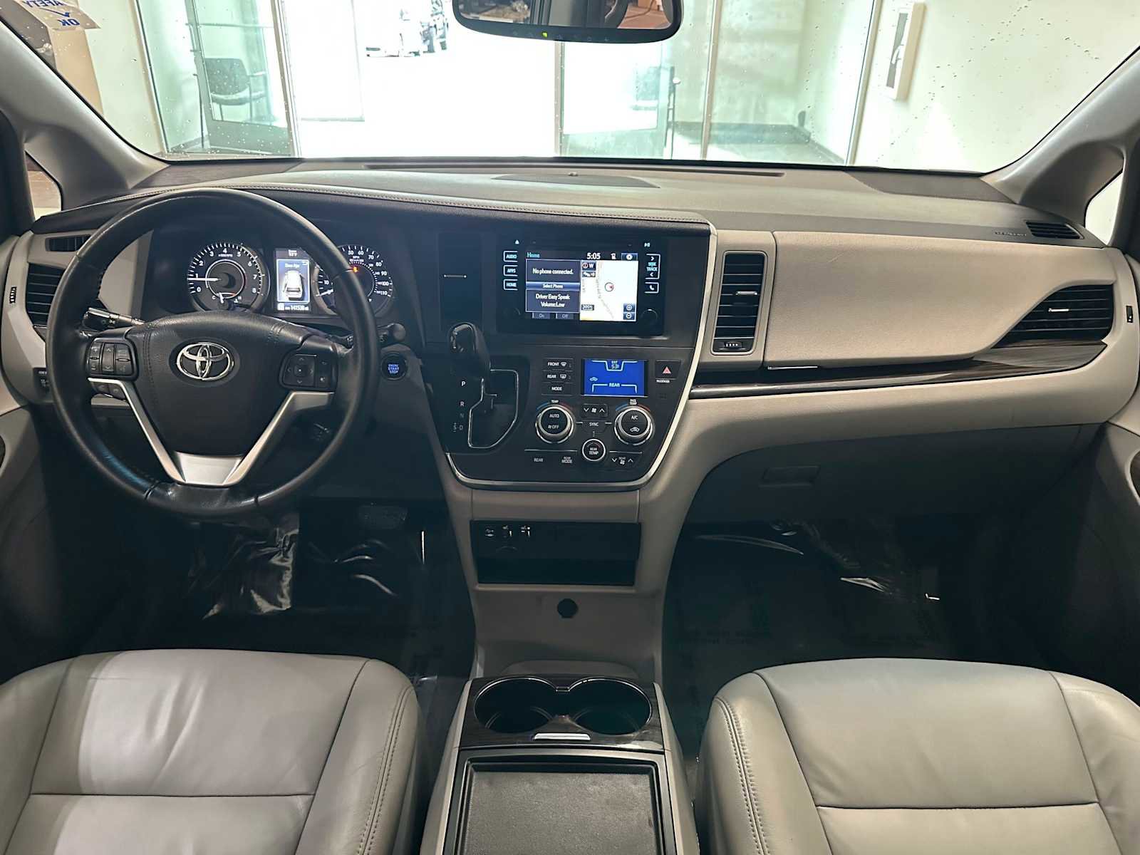 Used 2015 Toyota Sienna XLE w/ XLE Navigation Package image 10