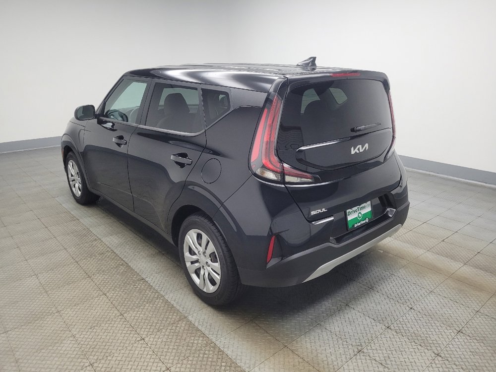 Used 2023 Kia Soul LX image 3