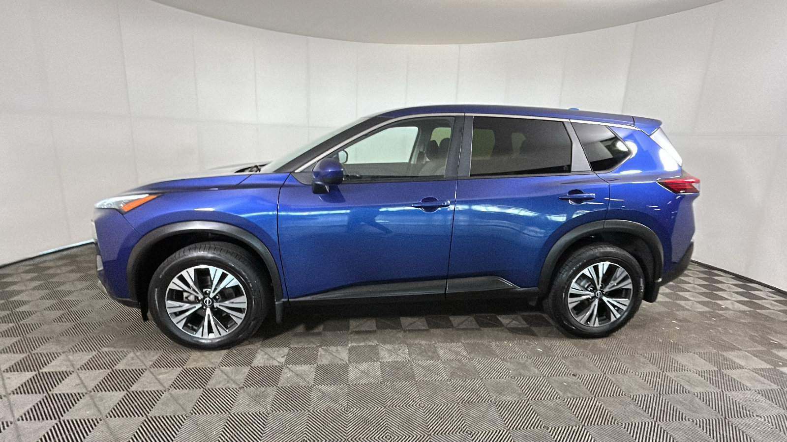 Used 2023 Nissan Rogue SV AWD/4WD image 7