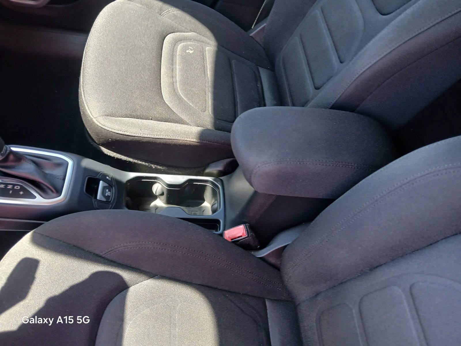 Used 2019 Jeep Renegade Latitude FWD image 8