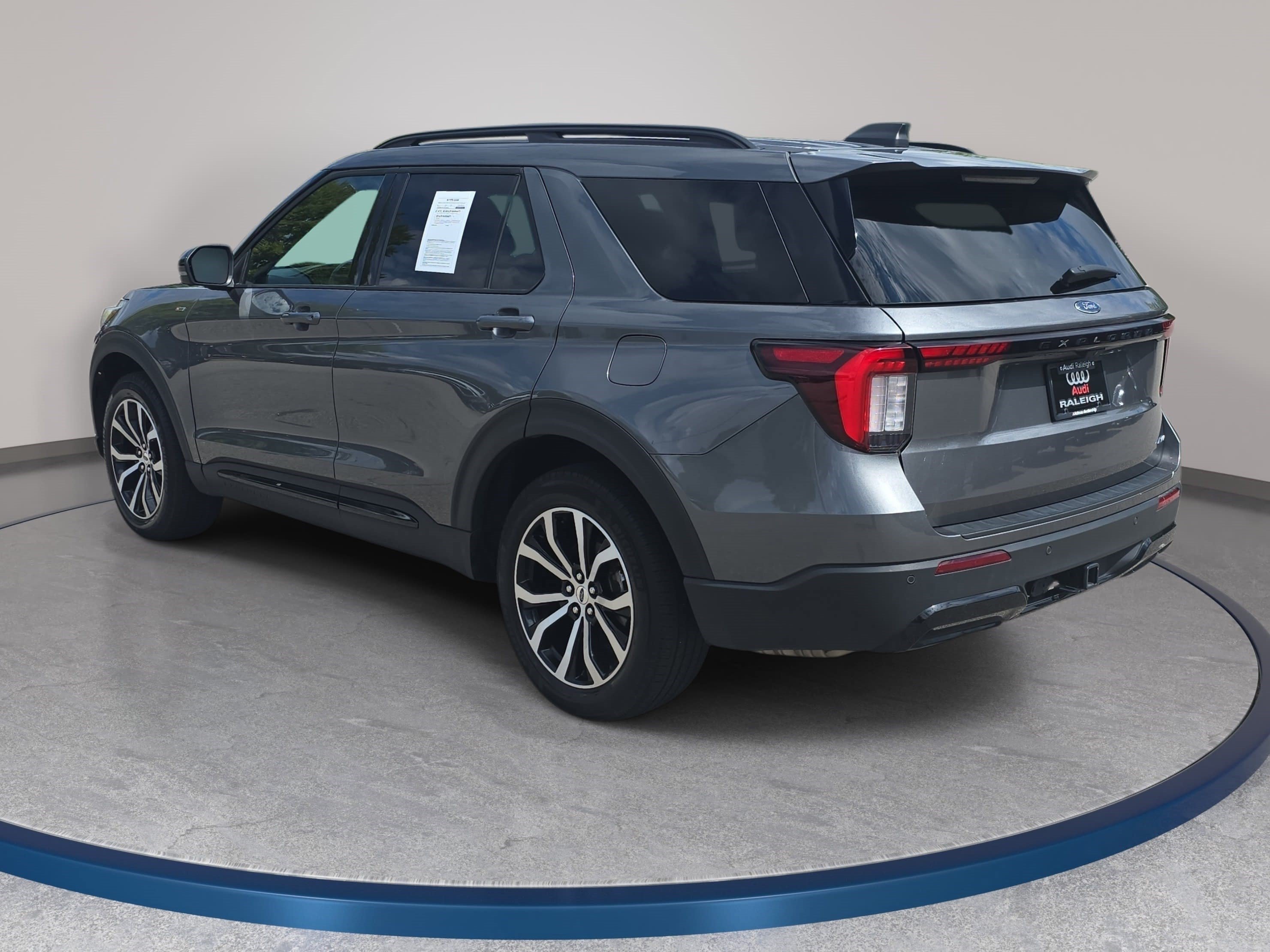Used 2025 Ford Explorer ST-Line AWD/4WD image 8