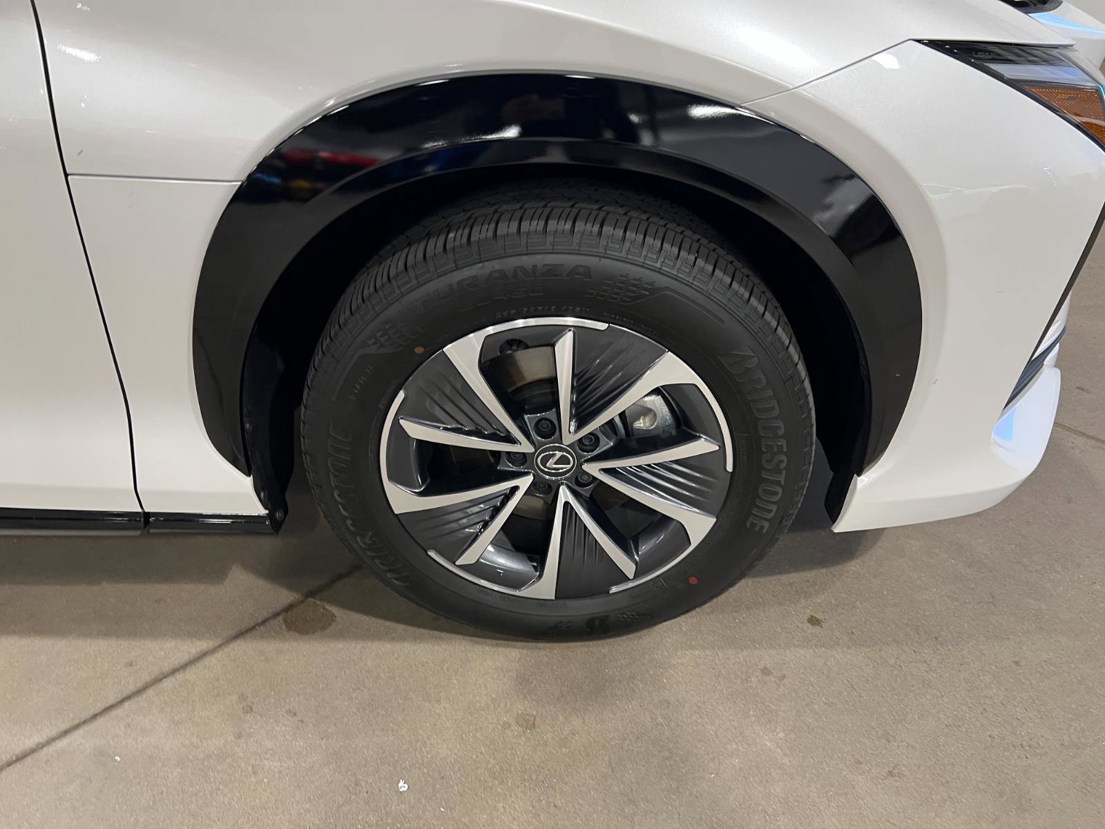 Used 2025 Lexus RZ 450e image 41