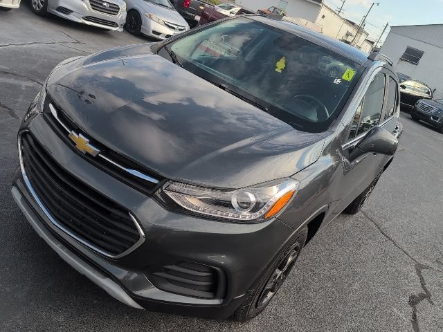 Used 2017 Chevrolet Trax LT w/ LT Convenience Package AWD/4WD image 4