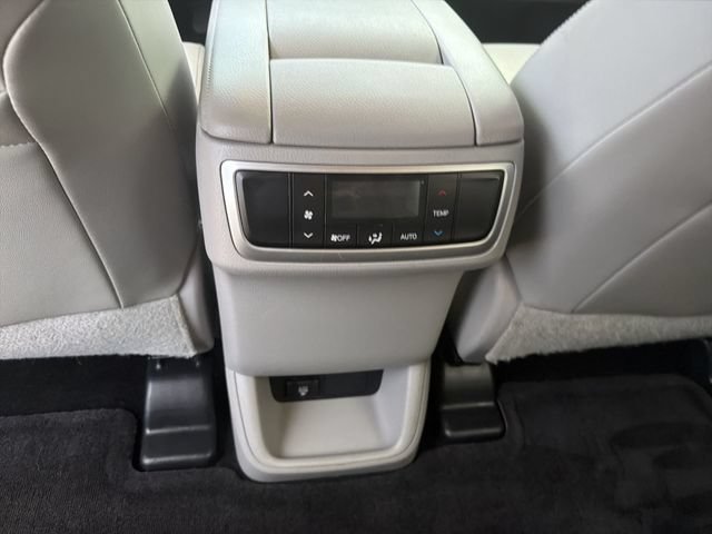 Used 2015 Toyota Highlander XLE AWD/4WD image 23