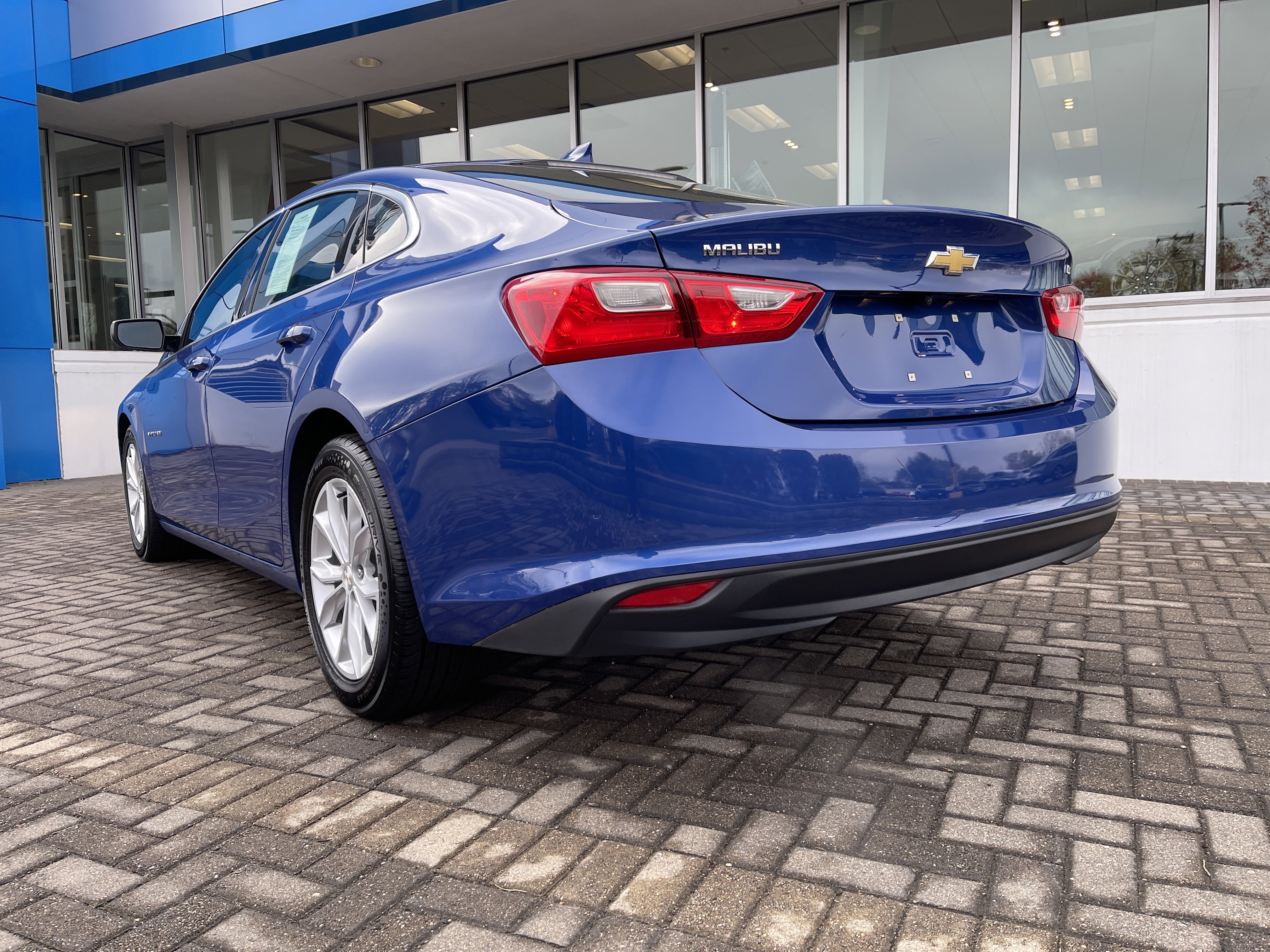 Used 2023 Chevrolet Malibu LT image 3