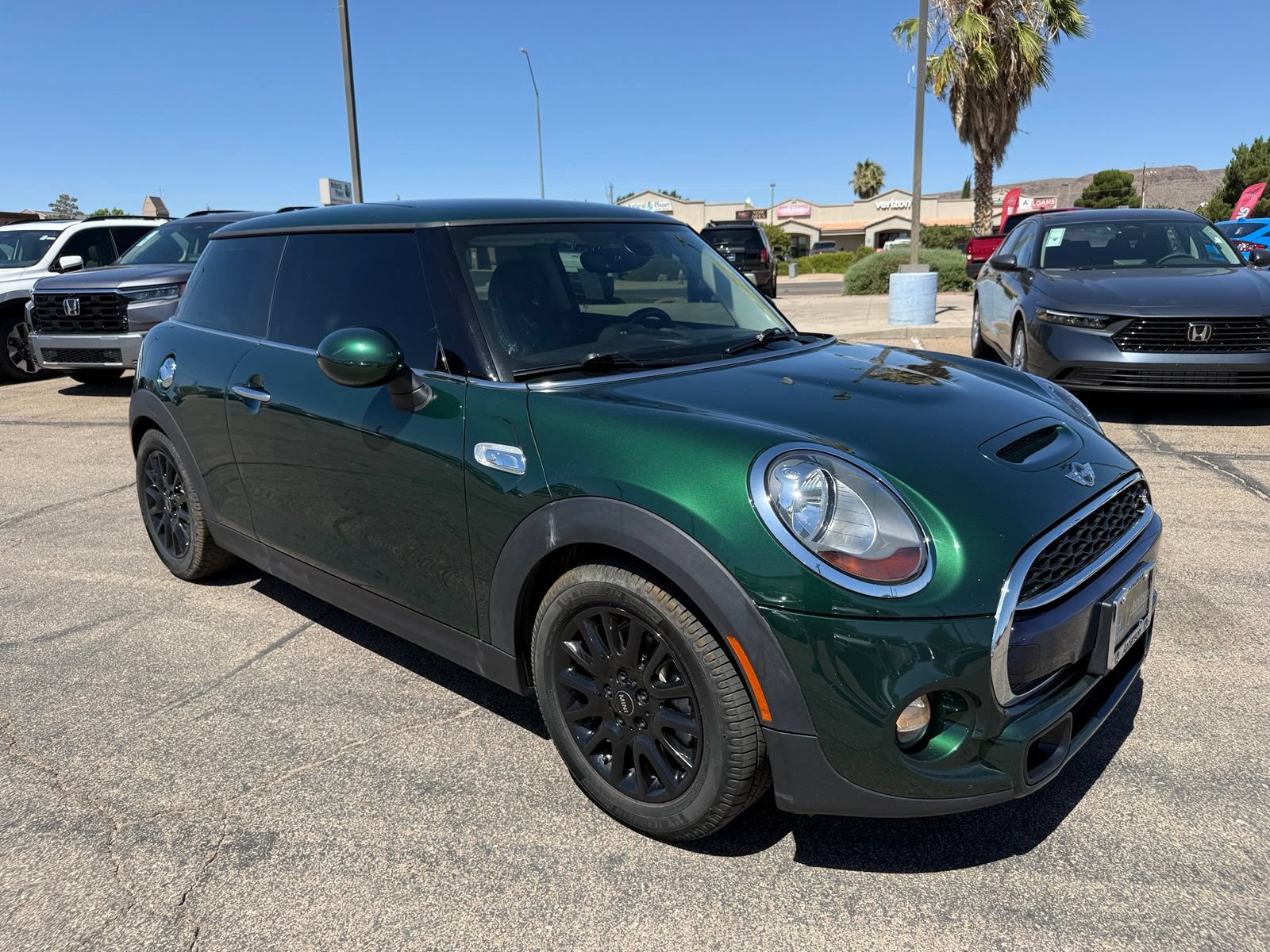 Used 2017 MINI Cooper S FWD image 3