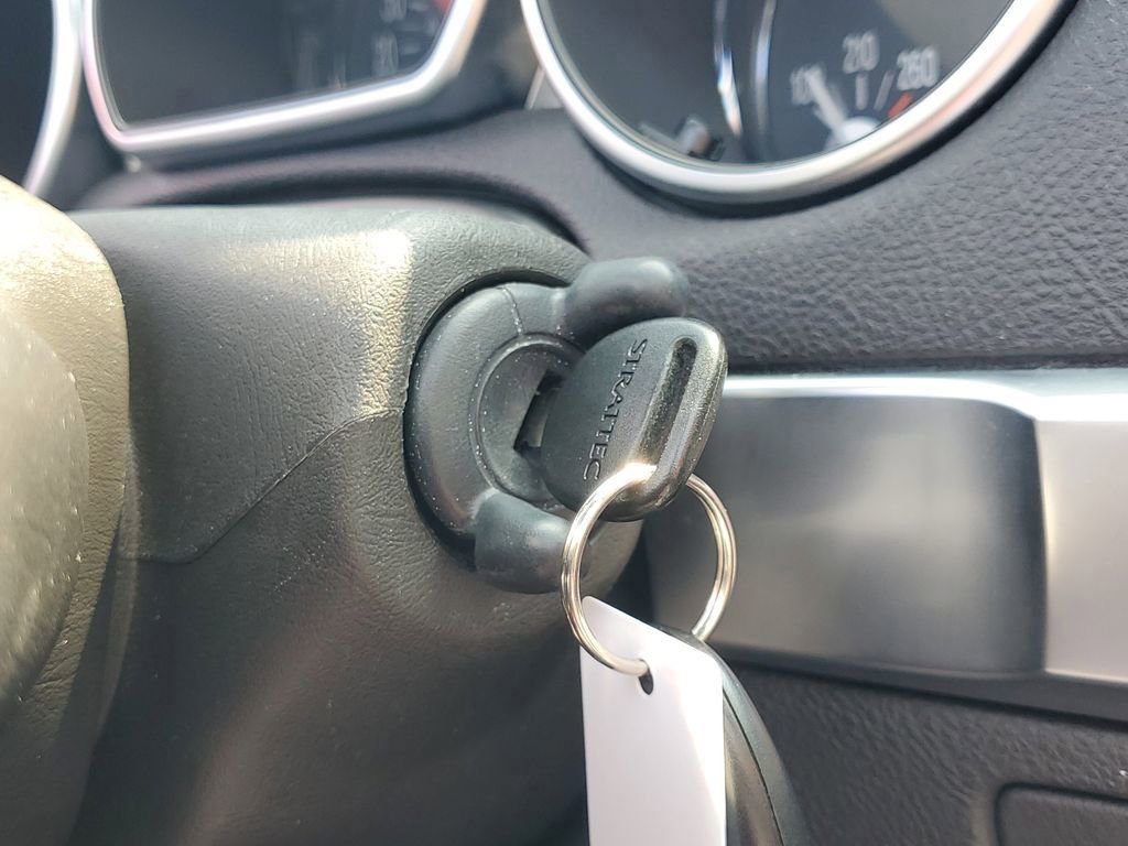 Used 2005 Chevrolet SSR image 25