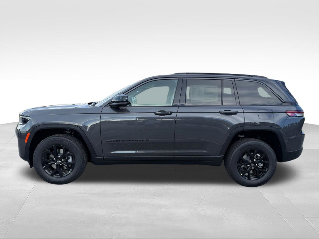 New 2026 Jeep Grand Cherokee Altitude RWD image 2