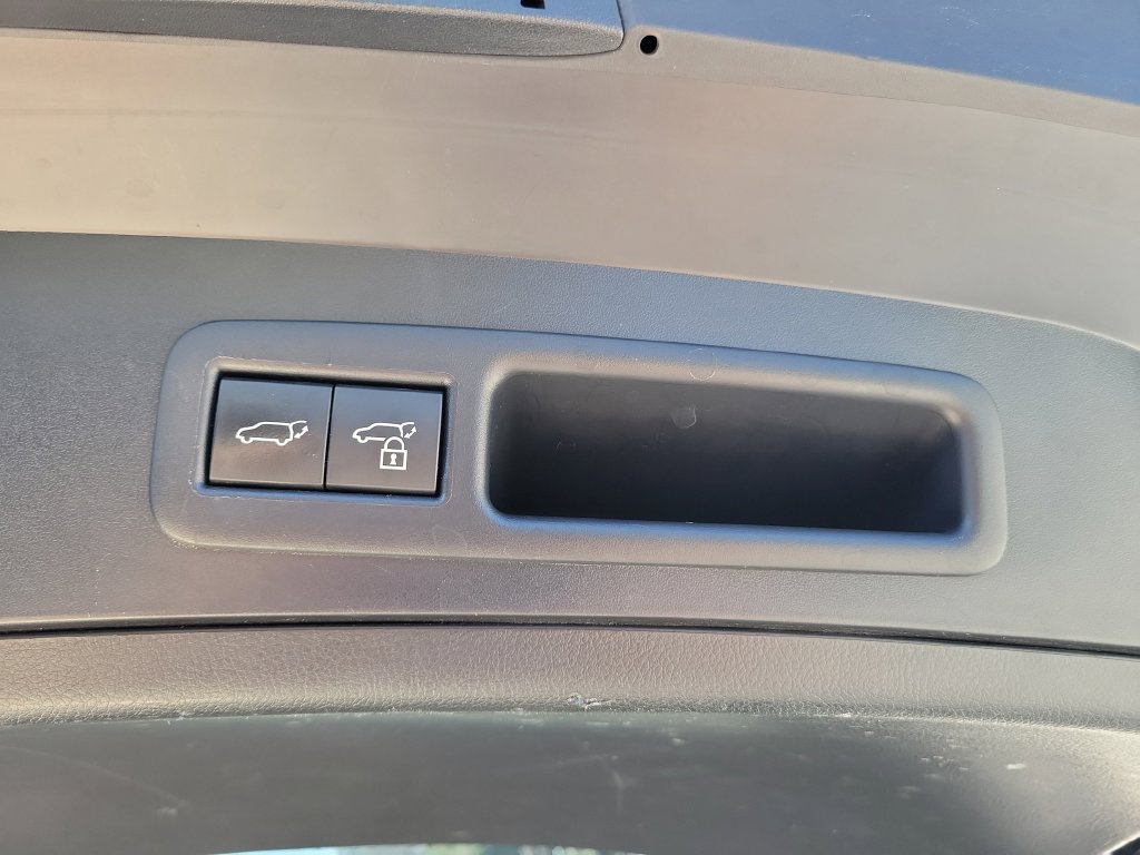 Used 2022 Lexus UX 200 w/ Premium Package FWD image 18